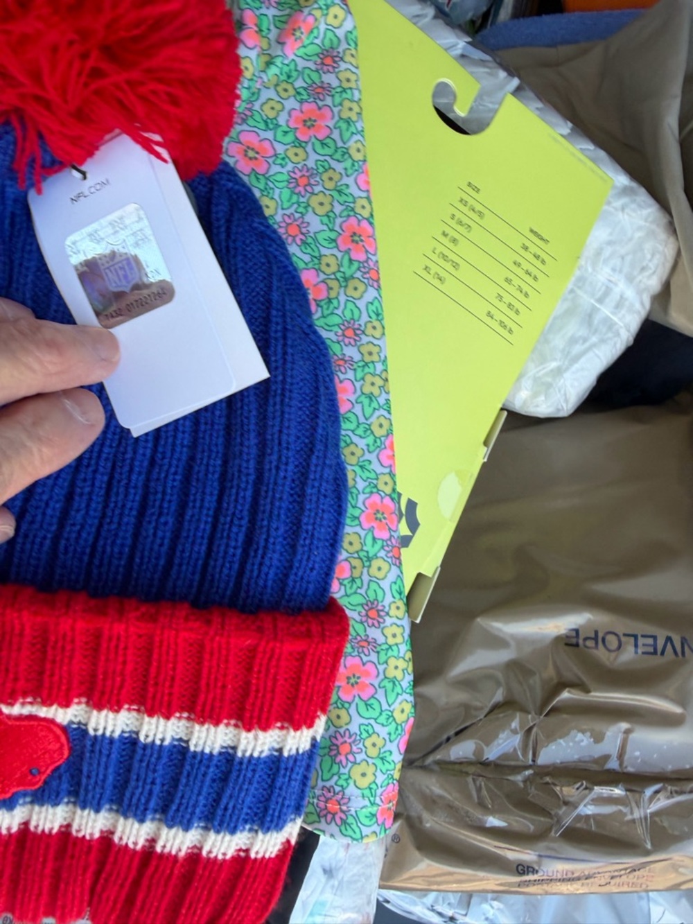 Kids Pom-Pom Knit Beanie Hat - Blue & Red Buffalo Bills NFL knit beanie new tags - Picture 3 of 4